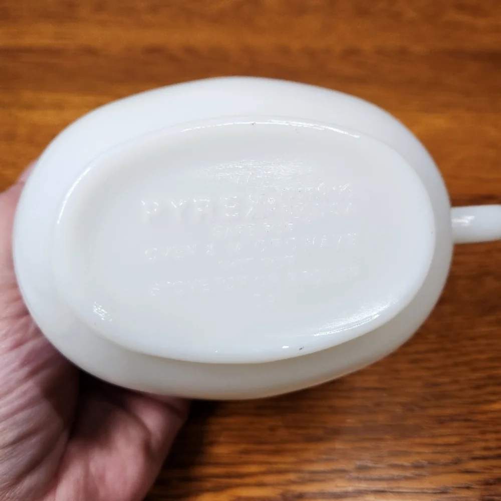 Pyrex Crazy Daisy Gravy Boat Set
